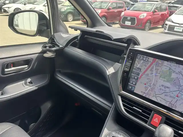 トヨタ ヴォクシー ZS 福岡県 2014(平26)年 8.9万km ホワイトパールクリスタルシャイン １６インチアルミホイール/両側パワースライドドア　/純正ＥＴＣ　/ＬＥＤヘッドライト　/アルパインビッグナビ　/フルセグTV/純正フロアマット　/プッシュスタートスイッチ　/クルーズコントロール/横滑り防止装置/オートライト/アルパイン製後席用モニター/ダブルゾーン/アイドリングストップ/レザー調シートカバー/スマートキー