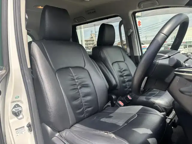トヨタ ヴォクシー ZS 福岡県 2014(平26)年 8.9万km ホワイトパールクリスタルシャイン １６インチアルミホイール/両側パワースライドドア　/純正ＥＴＣ　/ＬＥＤヘッドライト　/アルパインビッグナビ　/フルセグTV/純正フロアマット　/プッシュスタートスイッチ　/クルーズコントロール/横滑り防止装置/オートライト/アルパイン製後席用モニター/ダブルゾーン/アイドリングストップ/レザー調シートカバー/スマートキー