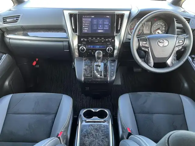 トヨタ アルファード S タイプゴールドⅢ 鳥取県 2023(令5)年 3.2万km ブラック 純正９インチDPオーディオ/フルセグ/BT/Miracast/バックカメラ・ビルトインETC/前後ドライブレコーダー/ツインムーンルーフ/トヨタセーフティセンス/レーンキープアシスト/ブラインドスポットモニター/クリアランスソナー/両側パワースライドドア/パワーバックドア/ハーフレザーシート/ＬＥＤヘットライト/純正18インチアルミホイール/プッシュエンジンスタート/フロアマット・ドアバイザー