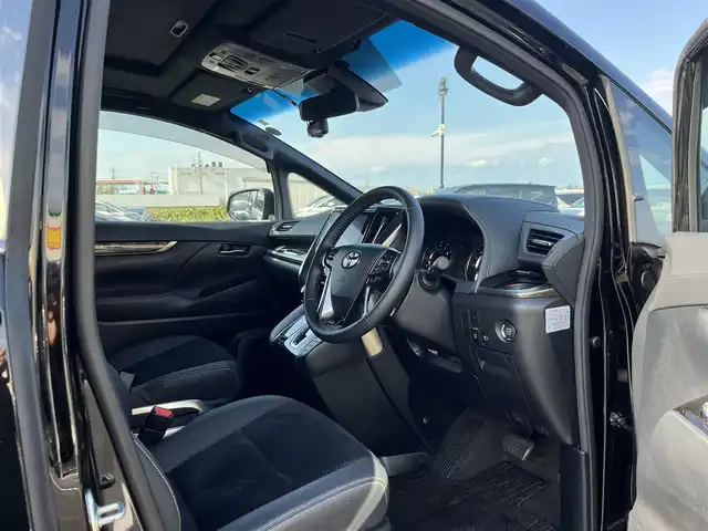 トヨタ アルファード S タイプゴールドⅢ 鳥取県 2023(令5)年 3.2万km ブラック 純正９インチDPオーディオ/フルセグ/BT/Miracast/バックカメラ・ビルトインETC/前後ドライブレコーダー/ツインムーンルーフ/トヨタセーフティセンス/レーンキープアシスト/ブラインドスポットモニター/クリアランスソナー/両側パワースライドドア/パワーバックドア/ハーフレザーシート/ＬＥＤヘットライト/純正18インチアルミホイール/プッシュエンジンスタート/フロアマット・ドアバイザー