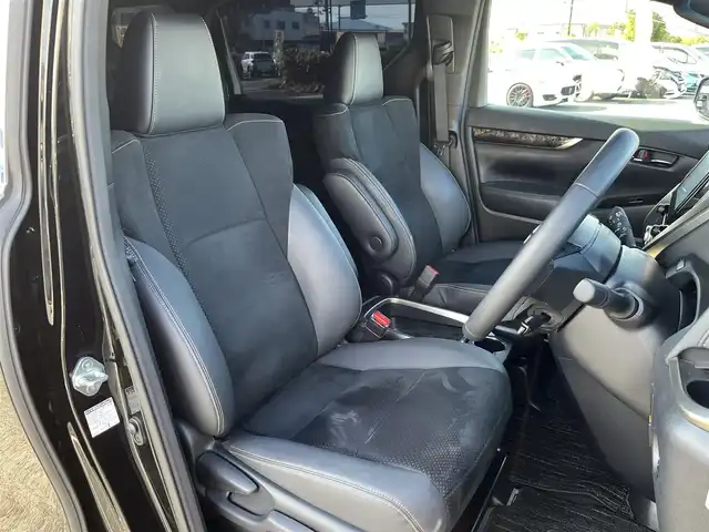 トヨタ アルファード S タイプゴールドⅢ 鳥取県 2023(令5)年 3.2万km ブラック 純正９インチDPオーディオ/フルセグ/BT/Miracast/バックカメラ・ビルトインETC/前後ドライブレコーダー/ツインムーンルーフ/トヨタセーフティセンス/レーンキープアシスト/ブラインドスポットモニター/クリアランスソナー/両側パワースライドドア/パワーバックドア/ハーフレザーシート/ＬＥＤヘットライト/純正18インチアルミホイール/プッシュエンジンスタート/フロアマット・ドアバイザー