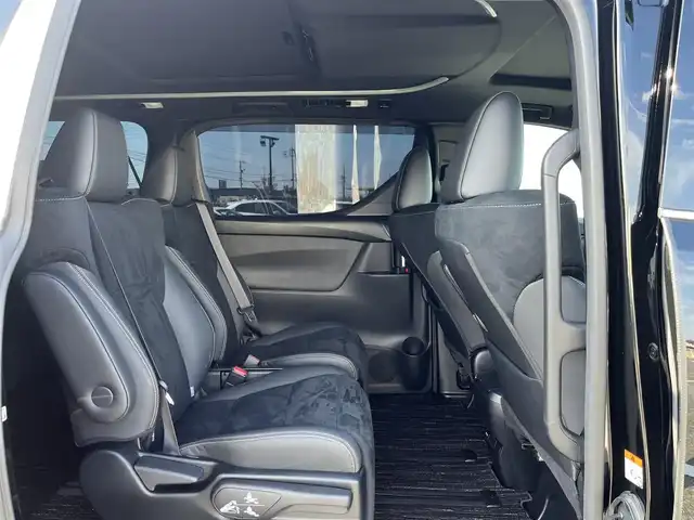 トヨタ アルファード S タイプゴールドⅢ 鳥取県 2023(令5)年 3.2万km ブラック 純正９インチDPオーディオ/フルセグ/BT/Miracast/バックカメラ・ビルトインETC/前後ドライブレコーダー/ツインムーンルーフ/トヨタセーフティセンス/レーンキープアシスト/ブラインドスポットモニター/クリアランスソナー/両側パワースライドドア/パワーバックドア/ハーフレザーシート/ＬＥＤヘットライト/純正18インチアルミホイール/プッシュエンジンスタート/フロアマット・ドアバイザー