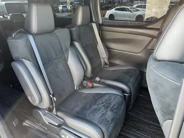 トヨタ アルファード S タイプゴールドⅢ 鳥取県 2023(令5)年 3.2万km ブラック 純正９インチDPオーディオ/フルセグ/BT/Miracast/バックカメラ・ビルトインETC/前後ドライブレコーダー/ツインムーンルーフ/トヨタセーフティセンス/レーンキープアシスト/ブラインドスポットモニター/クリアランスソナー/両側パワースライドドア/パワーバックドア/ハーフレザーシート/ＬＥＤヘットライト/純正18インチアルミホイール/プッシュエンジンスタート/フロアマット・ドアバイザー