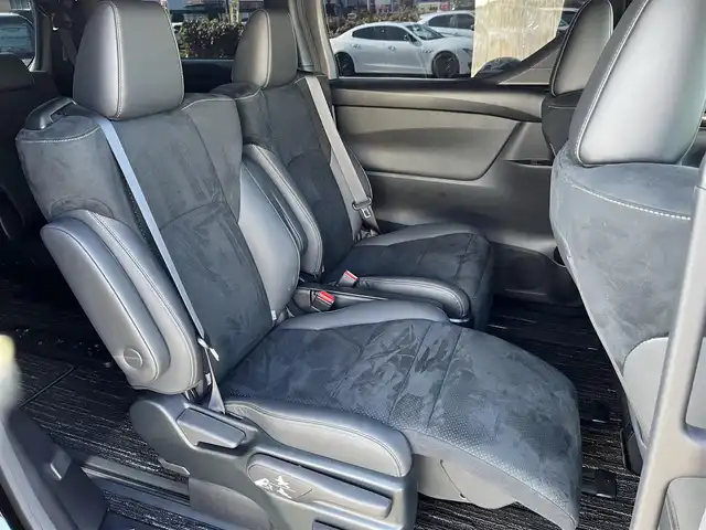 トヨタ アルファード S タイプゴールドⅢ 鳥取県 2023(令5)年 3.2万km ブラック 純正９インチDPオーディオ/フルセグ/BT/Miracast/バックカメラ・ビルトインETC/前後ドライブレコーダー/ツインムーンルーフ/トヨタセーフティセンス/レーンキープアシスト/ブラインドスポットモニター/クリアランスソナー/両側パワースライドドア/パワーバックドア/ハーフレザーシート/ＬＥＤヘットライト/純正18インチアルミホイール/プッシュエンジンスタート/フロアマット・ドアバイザー