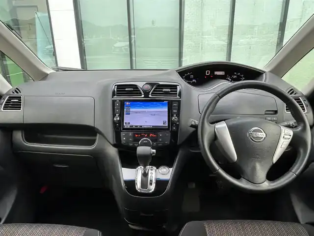 日産 セレナ ハイウェイスター S HV Vセレ 香川県 2015(平27)年 6.8万km ダイヤモンドブラック 登録時走行距離：67581km/純正SDナビゲーション/→CD/DVD再生/バックカメラ/フリップ/ビルトインETC/ステアリングリモコン/クルーズコントロール/両側パワースライドドア/LEDオートライト/フォグランプ/純正16インチアルミホイール/純正フロアマット/スマートキー/スペアキー