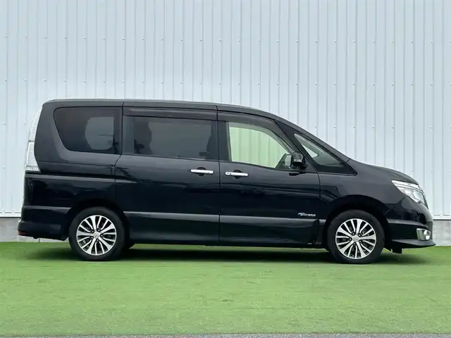 日産 セレナ ハイウェイスター S HV Vセレ 香川県 2015(平27)年 6.8万km ダイヤモンドブラック 登録時走行距離：67581km/純正SDナビゲーション/→CD/DVD再生/バックカメラ/フリップ/ビルトインETC/ステアリングリモコン/クルーズコントロール/両側パワースライドドア/LEDオートライト/フォグランプ/純正16インチアルミホイール/純正フロアマット/スマートキー/スペアキー
