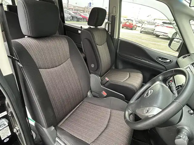日産 セレナ ハイウェイスター S HV Vセレ 香川県 2015(平27)年 6.8万km ダイヤモンドブラック 登録時走行距離：67581km/純正SDナビゲーション/→CD/DVD再生/バックカメラ/フリップ/ビルトインETC/ステアリングリモコン/クルーズコントロール/両側パワースライドドア/LEDオートライト/フォグランプ/純正16インチアルミホイール/純正フロアマット/スマートキー/スペアキー