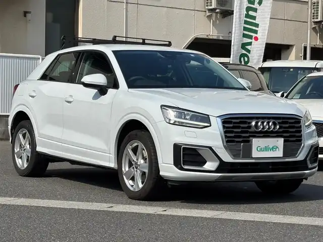 アウディ Ｑ２ 30TFSIスポーツ 岡山県 2020(令2)年 8.2万km 白 登録時走行距離81236km/純正メーカーナビ(CD&DVD&BT)/バックカメラ/前後ドライブレコーダー/前後コーナーセンサー/ETC2.0/フルセグTV/プッシュスタート/スマートキー/クルーズコントロール/前席シートヒーター/保証書/取扱説明書/スペアキー