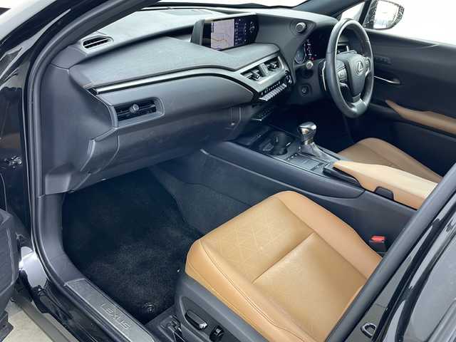 レクサス ＵＸ 250h バージョンL 道央・札幌 2020(令2)年 4.8万km グラファイトブラックガラスフレーク ・4WD/・純正ナビ&CD&DVD&SD&BT&フルセグ&AUX&Miracast/・全方位モニター/・パワーバックドア/・レクサスセーフティプラス/・センタートレース/・プリクラッシュセーフティ/・ブラインドスポットモニター/・ロードサインアシスト/・先行車発進お知らせ/・コーナーセンサー/・レーダークルーズコントロール/・ステアリングヒーター/・前席シートヒーター/・前席ベンチレーション/・前席パワーシート/・運転席メモリーシート/・レザーシート/・ドアミラーヒーター/・置くだけ充電/・ビルトインETC/・ステアリングスイッチ/・三眼LEDヘッドライト/・LEDフォグランプ/・社外ドライブレコーダー/・純正フロアマット/・スマートキー/・純正18インチAW