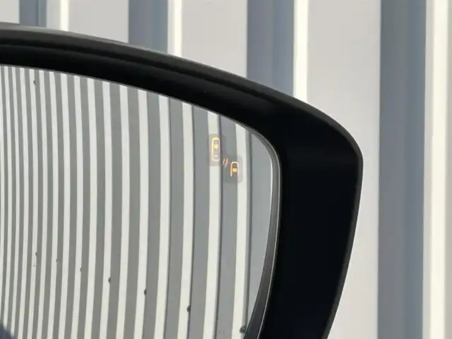 マツダ ＣＸ－３ XD ツーリング 福岡県 2015(平27)年 6.2万km セラミックM ＢＯＳＥサウンド　/純正ナビ　/フルセグＴＶ/CD/DVD/Bluetooth/USB/AUX/AM/FM//SCBS/HUD/BSM/TCS　/パドルシフト　/クルーズコントロール　/ビルドインＥＴＣ　/ハーフレザーシート　/純正１８インチアルミホイール　/ＬＥＤオートライト　/スマートキー／プッシュスタート