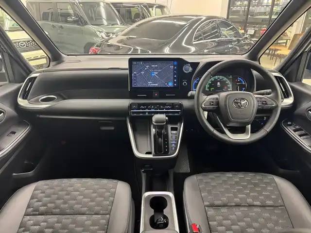 トヨタ ヴォクシー ハイブリッド S－Z 滋賀県 2023(令5)年 3.5万km グリッターブラックガラスフレーク ワンオーナー/純正10.5インチディスプレイオーディオplus/　コネクティッドナビ/フルセグ/Bluetooth//appleCarPlay/Androidauto/CD DVDデッキ/バックカメラ/14型有機EL後席ディスプレイ/ETC2.0ユニット/快適利便パッケージHi/ハンズフリーデュアルパワースライドドア/パワーバックドア/ナノイーX/ステアリングヒーター/Toyota Safety Sense /プリクラッシュセーフティ/レーントレーシングアシスト/レーンディパーチャーアラート/レーダークルーズコントロール/オートマチックハイビーム/ロードサインアシスト/ドライバー異常時対応システム/プロアクティブドライビングアシスト/発進遅れ告知機能/パーキングブレーキサポート/プロジェクター式LEDヘッドランプ/純正フロアマット/純正ドアバイザー/スマートキー×2/プッシュスタート/カロッツェリア ウーハー/