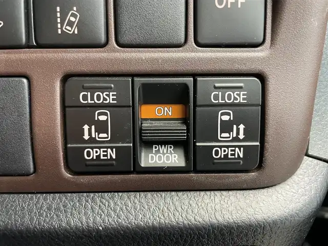 トヨタ エスクァイア ハイブリッド Gi 鹿児島県 2020(令2)年 5.1万km 黒 禁煙車/純正SDナビ【NSZT-Y68T】/ (Bluetooth/フルセグTV)/バックモニター/フリップダウンモニター/両側パワースライドドア/ビルトインETC/モデリスタ/トヨタセーフティセンス