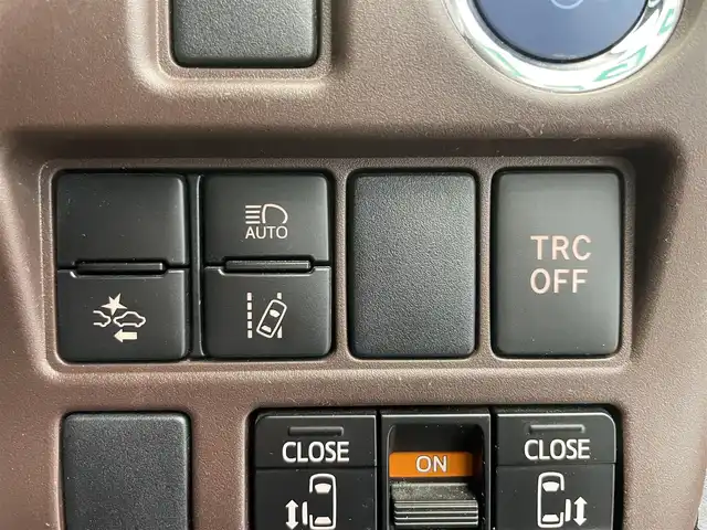 トヨタ エスクァイア ハイブリッド Gi 鹿児島県 2020(令2)年 5.1万km 黒 禁煙車/純正SDナビ【NSZT-Y68T】/ (Bluetooth/フルセグTV)/バックモニター/フリップダウンモニター/両側パワースライドドア/ビルトインETC/モデリスタ/トヨタセーフティセンス