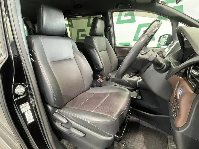 トヨタ エスクァイア ハイブリッド Gi 鹿児島県 2020(令2)年 5.1万km 黒 禁煙車/純正SDナビ【NSZT-Y68T】/ (Bluetooth/フルセグTV)/バックモニター/フリップダウンモニター/両側パワースライドドア/ビルトインETC/モデリスタ/トヨタセーフティセンス