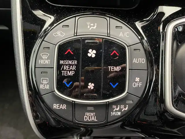 トヨタ エスクァイア ハイブリッド Gi 鹿児島県 2020(令2)年 5.1万km 黒 禁煙車/純正SDナビ【NSZT-Y68T】/ (Bluetooth/フルセグTV)/バックモニター/フリップダウンモニター/両側パワースライドドア/ビルトインETC/モデリスタ/トヨタセーフティセンス