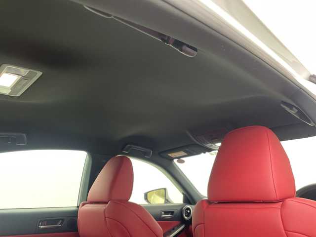 レクサス ＩＳ 300h Fスポーツ 群馬県 2022(令4)年 1.6万km ホワイトノーヴァガラスフレーク マークレビンソンプレミアムサウンド　純正１０．３型ナビ　全周囲カメラ　ＢＳＭ　ビルトインＥＴＣ２．０　レザーシート　シートヒーター　パワーシート　ＬＥＤ　衝突被害軽減システム　クリアランスソナー　禁煙