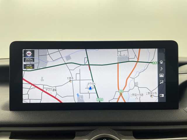 レクサス ＩＳ 300h Fスポーツ 群馬県 2022(令4)年 1.6万km ホワイトノーヴァガラスフレーク マークレビンソンプレミアムサウンド　純正１０．３型ナビ　全周囲カメラ　ＢＳＭ　ビルトインＥＴＣ２．０　レザーシート　シートヒーター　パワーシート　ＬＥＤ　衝突被害軽減システム　クリアランスソナー　禁煙