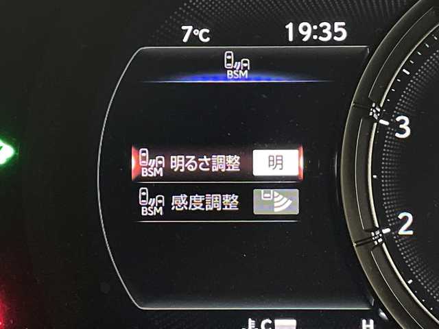 レクサス ＩＳ 300h Fスポーツ 群馬県 2022(令4)年 1.6万km ホワイトノーヴァガラスフレーク マークレビンソンプレミアムサウンド　純正１０．３型ナビ　全周囲カメラ　ＢＳＭ　ビルトインＥＴＣ２．０　レザーシート　シートヒーター　パワーシート　ＬＥＤ　衝突被害軽減システム　クリアランスソナー　禁煙