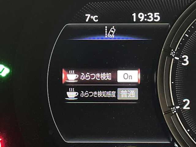 レクサス ＩＳ 300h Fスポーツ 群馬県 2022(令4)年 1.6万km ホワイトノーヴァガラスフレーク マークレビンソンプレミアムサウンド　純正１０．３型ナビ　全周囲カメラ　ＢＳＭ　ビルトインＥＴＣ２．０　レザーシート　シートヒーター　パワーシート　ＬＥＤ　衝突被害軽減システム　クリアランスソナー　禁煙