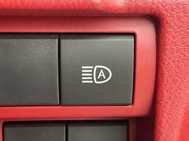 レクサス ＩＳ 300h Fスポーツ 群馬県 2022(令4)年 1.6万km ホワイトノーヴァガラスフレーク マークレビンソンプレミアムサウンド　純正１０．３型ナビ　全周囲カメラ　ＢＳＭ　ビルトインＥＴＣ２．０　レザーシート　シートヒーター　パワーシート　ＬＥＤ　衝突被害軽減システム　クリアランスソナー　禁煙