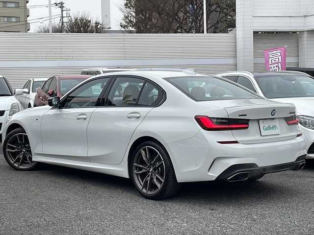 ＢＭＷ Ｍ３４０ｉ xDrive 東京都 2021(令3)年 2.9万km アルピンホワイトⅢ 新車時保証書　取扱説明書/インテリジェントセーフティー/レーンチェンジウォーニング/レーンディパーチャーウォーニング/アダプティブクルーズコントロール/アイドリングストップ/純正HDDナビ/REC/USB/BT/ScreenMirroring/360度カメラ　ルームミラー内臓ETC/ドライブレコーダー【前後】/ハーマンカードン/ヘッドアップディスプレイ/ジェスチャーコントロール/置くだけ充電/フロントパワーシート【運転席メモリー付】/レザーシート/シートヒーター/LEDヘッドライト/オートライト/スマートキー×２/パドルシフト付き革巻きハンドル/コーナーセンサー/純正19インチアルミ