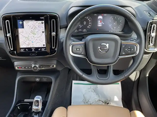 ボルボ ＸＣ４０ B4 AWD インスクリプション 東京都 2021(令3)年 1.7万km デニムブルーメタリック ワンオーナー/4WD/harman/kardonプレミアムサウンドシステム/パークアシストパイロット/衝突回避/被害軽減ブレーキ機能付CTA/（クロス・トラフィック・アラート）/ステアリングアシスト付BLIS/（後車衝突回避支援機能付ブラインドスポット/インフォメーションシステム）/クルーズコントロール/パイロットアシスト（車線維持支援機能）/LKA（レーンキーピングエイド）/革シート/前席パワーシート/前後席シートヒーター/クリスタル製シフトノブ/ステアリングヒーター/ハンズフリーパワーバックドア/純正HDDナビ/フルセグTV/Bluetooth/ETC/前後ドライブレコーダー/プッシュエンジンスターター/スマートキー/純正19インチアルミホイール/LEDヘッドライト/フォグランプ/取扱説明書/保証書