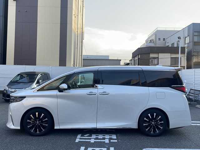 トヨタ アルファードハイブリット エグゼクティブ ラウンジ 広島県 2023(令5)年 0.9万km プラチナホワイトパールマイカ /登録時走行距離/　　　　　　　8443キロ/サンルーフ/純正ナビ/全方位モニター/地デジ/両側パワースライドドア/純正フリップダウンモニター/ベージュ革シート/エアシート/PCS/HUD/nanoe/おくだけ充電/デジタルインナーミラー/スペアキー×１/ビルトインETC/新車時整備手帳/　　【保証書】/取扱説明書/