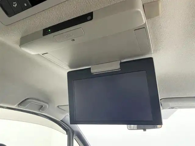 トヨタ ヴォクシー ハイブリッド V 岡山県 2015(平27)年 7.6万km ブラック 純正9インチナビ/型番:NSZT-Y64T/【Bluetooth/フルセグTV/CD/DVD】/11インチ後席モニター/型番:V11T-R62C/両側パワースライドドア/バックカメラ/前席シートヒーター/置くだけ充電/ビルトインETC/LEDヘッドライト/オートライト/フォグランプ/純正フロアマット/純正15インチアルミホイール/プッシュスタート/スマートキー×1