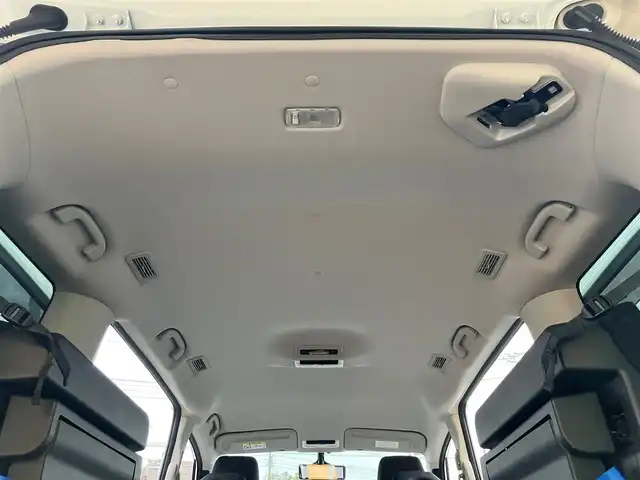 日産 セレナ ハイウェイスター Vセレクション 静岡県 2018(平30)年 3.7万km ブリリアントホワイトパール ALPINE製11インチナビ(CD/DVD/BT/フルセグ)/全方位カメラ/パーキングアシスト/Wオートエアコン/プロパイロット/レーダークルーズコントロール/レーンキープアシスト/ETC/USB入力端子/三列シート/ドライブレコーダー/フロアマット/ウォークスルー/布シート/両側パワースライドドア/純正アルミホイール/社外アルミホイール(スタッドレス)車載/ABS/コーナーセンサー前後/横滑り防止装置/デジタルインナーミラー/ナイトビジョン/オートライト/LEDヘッドライト/W+サイドエアバッグ/衝突軽減システム