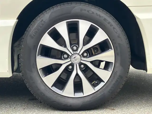 日産 セレナ ハイウェイスター Vセレクション 静岡県 2018(平30)年 3.7万km ブリリアントホワイトパール ALPINE製11インチナビ(CD/DVD/BT/フルセグ)/全方位カメラ/パーキングアシスト/Wオートエアコン/プロパイロット/レーダークルーズコントロール/レーンキープアシスト/ETC/USB入力端子/三列シート/ドライブレコーダー/フロアマット/ウォークスルー/布シート/両側パワースライドドア/純正アルミホイール/社外アルミホイール(スタッドレス)車載/ABS/コーナーセンサー前後/横滑り防止装置/デジタルインナーミラー/ナイトビジョン/オートライト/LEDヘッドライト/W+サイドエアバッグ/衝突軽減システム