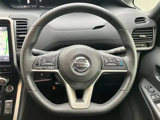 日産 セレナ ハイウェイスター Vセレクション 静岡県 2018(平30)年 3.7万km ブリリアントホワイトパール ALPINE製11インチナビ(CD/DVD/BT/フルセグ)/全方位カメラ/パーキングアシスト/Wオートエアコン/プロパイロット/レーダークルーズコントロール/レーンキープアシスト/ETC/USB入力端子/三列シート/ドライブレコーダー/フロアマット/ウォークスルー/布シート/両側パワースライドドア/純正アルミホイール/社外アルミホイール(スタッドレス)車載/ABS/コーナーセンサー前後/横滑り防止装置/デジタルインナーミラー/ナイトビジョン/オートライト/LEDヘッドライト/W+サイドエアバッグ/衝突軽減システム