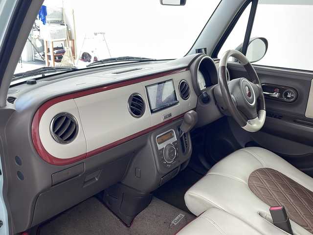 スズキ ラパン ショコラ X 兵庫県 2013(平25)年 9.4万km アロマティックアクアメタリック ・社外SDナビ/・AM/FM/CD/DVD/SD/・Bluetooth接続/・フルセグTV/・オートエアコン/・アイドリングストップ/・ビルトインETC/・プッシュスタート/・電動格納ミラー/・革巻きステアリング/・ウインカーミラー/・オートライト/・キセノンヘッドライト/・スペアキー/・ドアバイザー/・純正フロアマット/・社外レーダー