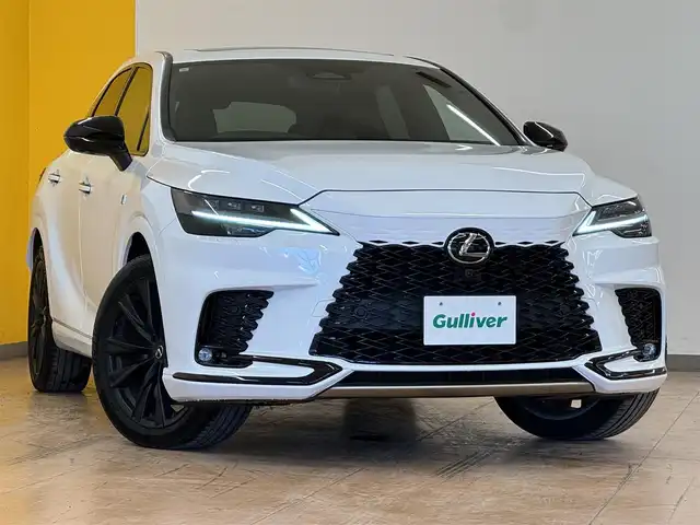 レクサス ＲＸ 500h Fスポーツパフォーマンス 群馬県 2023(令5)年 3万km ホワイトノーヴァガラスフレーク レクサスセーフティシステム+/・プリクラッシュセーフティ/・レーダークルーズコントロール/・ブラインドスポットモニター/・ヘッドアップディスプレイ/・レーンチェンジアシスト/・パーキングサポートブレーキ/・クリアランスソナー/・オートハイビーム/純正ナビ/　　フルセグ/BT/AM/FM/    USb/Miracast/    AppleCarPlay/AndroidAuto/パノラミックビューモニター/サンルーフ/アドバンストパーク/ハンズフリーパワーバックドア/デジタルインナーミラー/黒革シート/全席パワーシート/全席シートヒーター/エアーシート/ステアリングヒーター/オートLEDヘッドライト/フォグランプ/置くだけ充電/純正フロアマット/純正21AW/スマートキー2本/前後ドライブレコーダー/ビルドインETC2.0