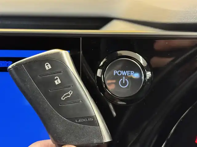 レクサス ＲＸ 500h Fスポーツパフォーマンス 群馬県 2023(令5)年 3万km ホワイトノーヴァガラスフレーク レクサスセーフティシステム+/・プリクラッシュセーフティ/・レーダークルーズコントロール/・ブラインドスポットモニター/・ヘッドアップディスプレイ/・レーンチェンジアシスト/・パーキングサポートブレーキ/・クリアランスソナー/・オートハイビーム/純正ナビ/　　フルセグ/BT/AM/FM/    USb/Miracast/    AppleCarPlay/AndroidAuto/パノラミックビューモニター/サンルーフ/アドバンストパーク/ハンズフリーパワーバックドア/デジタルインナーミラー/黒革シート/全席パワーシート/全席シートヒーター/エアーシート/ステアリングヒーター/オートLEDヘッドライト/フォグランプ/置くだけ充電/純正フロアマット/純正21AW/スマートキー2本/前後ドライブレコーダー/ビルドインETC2.0