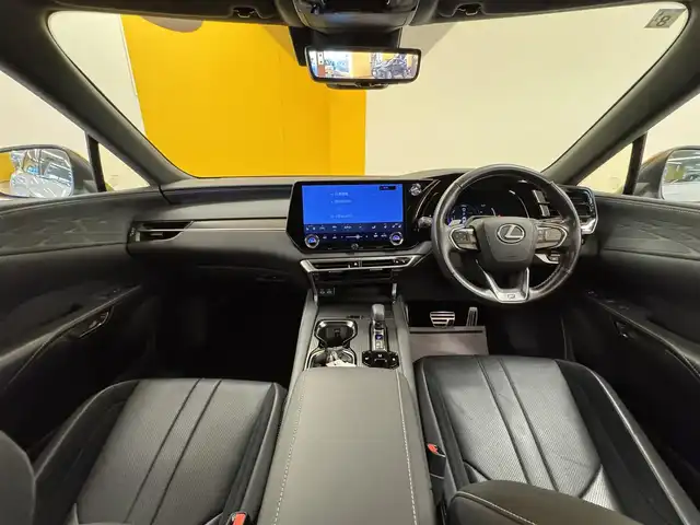 レクサス ＲＸ 500h Fスポーツパフォーマンス 群馬県 2023(令5)年 3万km ホワイトノーヴァガラスフレーク レクサスセーフティシステム+/・プリクラッシュセーフティ/・レーダークルーズコントロール/・ブラインドスポットモニター/・ヘッドアップディスプレイ/・レーンチェンジアシスト/・パーキングサポートブレーキ/・クリアランスソナー/・オートハイビーム/純正ナビ/　　フルセグ/BT/AM/FM/    USb/Miracast/    AppleCarPlay/AndroidAuto/パノラミックビューモニター/サンルーフ/アドバンストパーク/ハンズフリーパワーバックドア/デジタルインナーミラー/黒革シート/全席パワーシート/全席シートヒーター/エアーシート/ステアリングヒーター/オートLEDヘッドライト/フォグランプ/置くだけ充電/純正フロアマット/純正21AW/スマートキー2本/前後ドライブレコーダー/ビルドインETC2.0