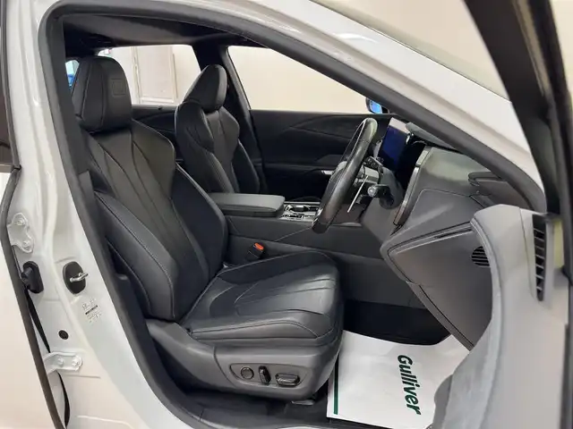 レクサス ＲＸ 500h Fスポーツパフォーマンス 群馬県 2023(令5)年 3万km ホワイトノーヴァガラスフレーク レクサスセーフティシステム+/・プリクラッシュセーフティ/・レーダークルーズコントロール/・ブラインドスポットモニター/・ヘッドアップディスプレイ/・レーンチェンジアシスト/・パーキングサポートブレーキ/・クリアランスソナー/・オートハイビーム/純正ナビ/　　フルセグ/BT/AM/FM/    USb/Miracast/    AppleCarPlay/AndroidAuto/パノラミックビューモニター/サンルーフ/アドバンストパーク/ハンズフリーパワーバックドア/デジタルインナーミラー/黒革シート/全席パワーシート/全席シートヒーター/エアーシート/ステアリングヒーター/オートLEDヘッドライト/フォグランプ/置くだけ充電/純正フロアマット/純正21AW/スマートキー2本/前後ドライブレコーダー/ビルドインETC2.0