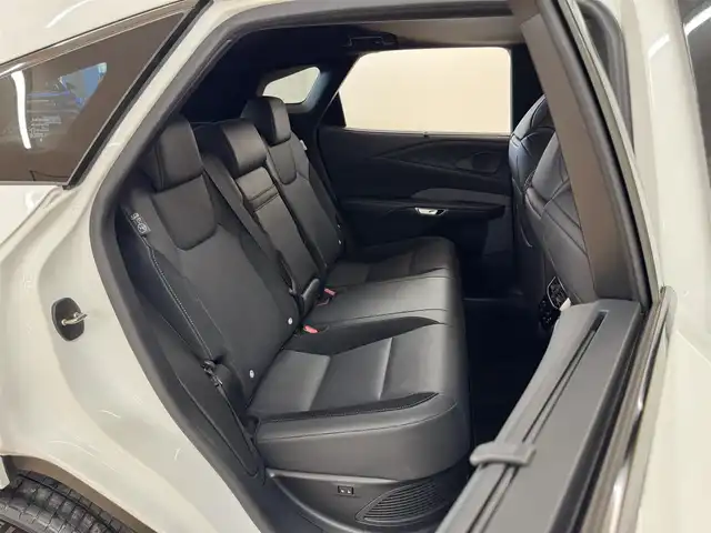 レクサス ＲＸ 500h Fスポーツパフォーマンス 群馬県 2023(令5)年 3万km ホワイトノーヴァガラスフレーク レクサスセーフティシステム+/・プリクラッシュセーフティ/・レーダークルーズコントロール/・ブラインドスポットモニター/・ヘッドアップディスプレイ/・レーンチェンジアシスト/・パーキングサポートブレーキ/・クリアランスソナー/・オートハイビーム/純正ナビ/　　フルセグ/BT/AM/FM/    USb/Miracast/    AppleCarPlay/AndroidAuto/パノラミックビューモニター/サンルーフ/アドバンストパーク/ハンズフリーパワーバックドア/デジタルインナーミラー/黒革シート/全席パワーシート/全席シートヒーター/エアーシート/ステアリングヒーター/オートLEDヘッドライト/フォグランプ/置くだけ充電/純正フロアマット/純正21AW/スマートキー2本/前後ドライブレコーダー/ビルドインETC2.0