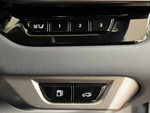 レクサス ＲＸ 500h Fスポーツパフォーマンス 群馬県 2023(令5)年 3万km ホワイトノーヴァガラスフレーク レクサスセーフティシステム+/・プリクラッシュセーフティ/・レーダークルーズコントロール/・ブラインドスポットモニター/・ヘッドアップディスプレイ/・レーンチェンジアシスト/・パーキングサポートブレーキ/・クリアランスソナー/・オートハイビーム/純正ナビ/　　フルセグ/BT/AM/FM/    USb/Miracast/    AppleCarPlay/AndroidAuto/パノラミックビューモニター/サンルーフ/アドバンストパーク/ハンズフリーパワーバックドア/デジタルインナーミラー/黒革シート/全席パワーシート/全席シートヒーター/エアーシート/ステアリングヒーター/オートLEDヘッドライト/フォグランプ/置くだけ充電/純正フロアマット/純正21AW/スマートキー2本/前後ドライブレコーダー/ビルドインETC2.0