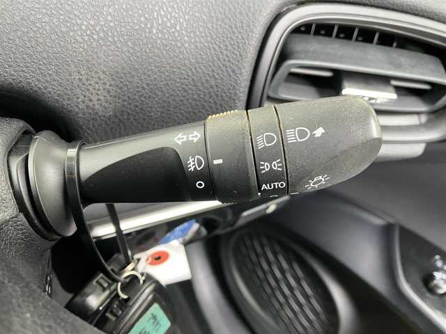 トヨタ プリウス S 高知県 2016(平28)年 5.5万km アティチュードブラックマイカ 社外ナビ(CN-RS02WD)/フルセグ/Bluetooth接続/CD/DVD/AM/FM/レーダークルーズコントロール/レーンキープアシスト/衝突被害軽減ブレーキ/前方ドライブレコーダー/バックカメラ/社外フロアマット/W＋サイドエアバッグ/LEDオートライト/オートハイビーム/プッシュスタート/アイドリングストップ/スマートキー/スペア1本/AAC
