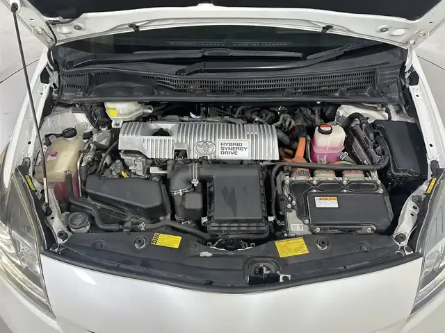 トヨタ プリウス G 佐賀県 2014(平26)年 6.7万km ホワイトパールクリスタルシャイン 純正8インチナビ/フルセグTV/DVD/CD/Bluetooth/バックカメラ/クルーズコントロール/オートライト/前後ドライブレコーダー/HIDヘッドライト/フォグライト/カーテンエアバッグ/ビルトインETC/ハーフレザーシート/運転席パワーシート/スマートキー/プッシュスタート/純正15インチアルミホイール