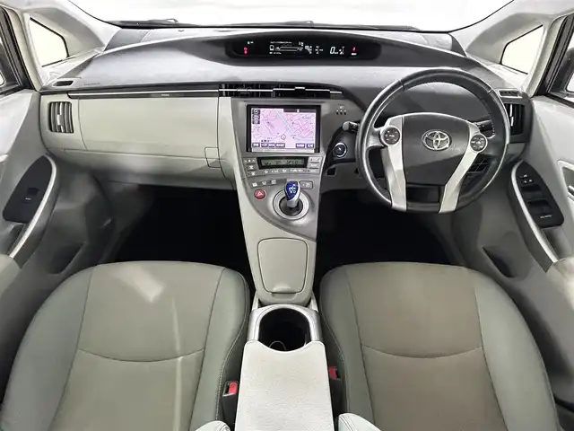 トヨタ プリウス G 佐賀県 2014(平26)年 6.7万km ホワイトパールクリスタルシャイン 純正8インチナビ/フルセグTV/DVD/CD/Bluetooth/バックカメラ/クルーズコントロール/オートライト/前後ドライブレコーダー/HIDヘッドライト/フォグライト/カーテンエアバッグ/ビルトインETC/ハーフレザーシート/運転席パワーシート/スマートキー/プッシュスタート/純正15インチアルミホイール