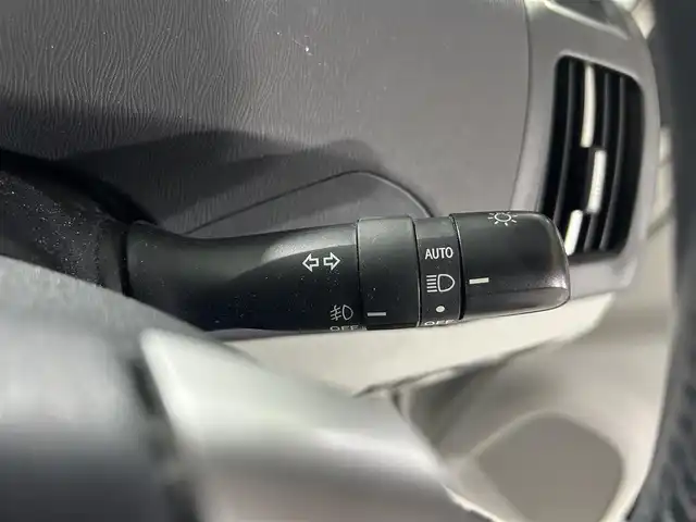 トヨタ プリウス G 佐賀県 2014(平26)年 6.7万km ホワイトパールクリスタルシャイン 純正8インチナビ/フルセグTV/DVD/CD/Bluetooth/バックカメラ/クルーズコントロール/オートライト/前後ドライブレコーダー/HIDヘッドライト/フォグライト/カーテンエアバッグ/ビルトインETC/ハーフレザーシート/運転席パワーシート/スマートキー/プッシュスタート/純正15インチアルミホイール