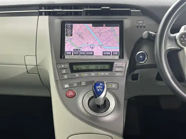 トヨタ プリウス G 佐賀県 2014(平26)年 6.7万km ホワイトパールクリスタルシャイン 純正8インチナビ/フルセグTV/DVD/CD/Bluetooth/バックカメラ/クルーズコントロール/オートライト/前後ドライブレコーダー/HIDヘッドライト/フォグライト/カーテンエアバッグ/ビルトインETC/ハーフレザーシート/運転席パワーシート/スマートキー/プッシュスタート/純正15インチアルミホイール
