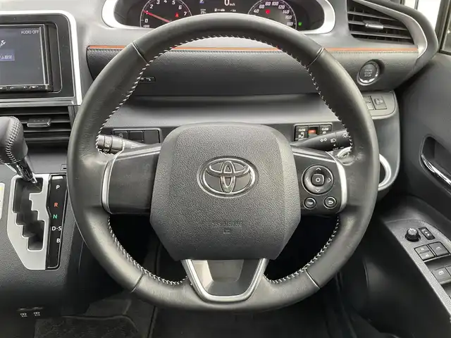 トヨタ シエンタ G 福岡県 2019(令1)年 2.5万km ホワイトパールクリスタルシャイン 社外７型ナビ(FM/AM/BT)バックモニタートヨタセーフティー両側パワスラETCUSBポートプッシュスタートスマートキー