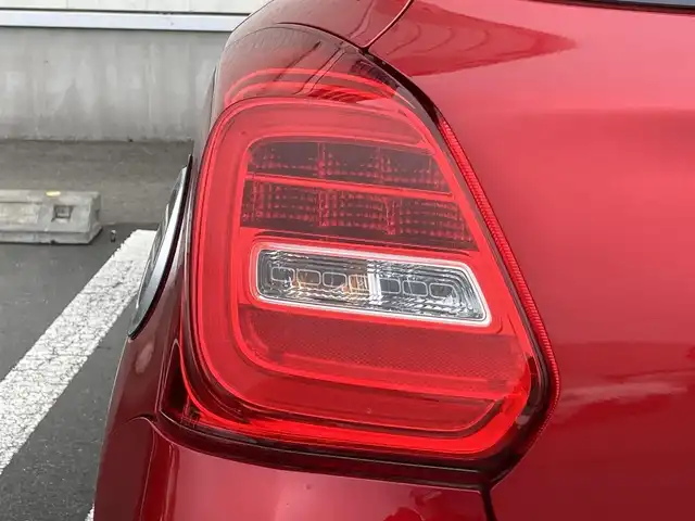 スズキ スイフト スポーツ セーフティPKG 静岡県 2017(平29)年 5.2万km バーニングレッドPM スズキセーフティサポート/純正8インチナビ(CN-RZ83)/　AM FM CD DVD Bluetooth USB SD/フルセグTV/前方ドライブレコーダー/LEDオートヘッドランプ/レーダークルーズコントロール/シートヒーター(運転席)/純正17インチアルミホイール/パドルシフト/スマートキー2本/プッシュスタート/インタークーラーターボ/ワンオーナー/ビルトインETC/アラウンドビューモニター