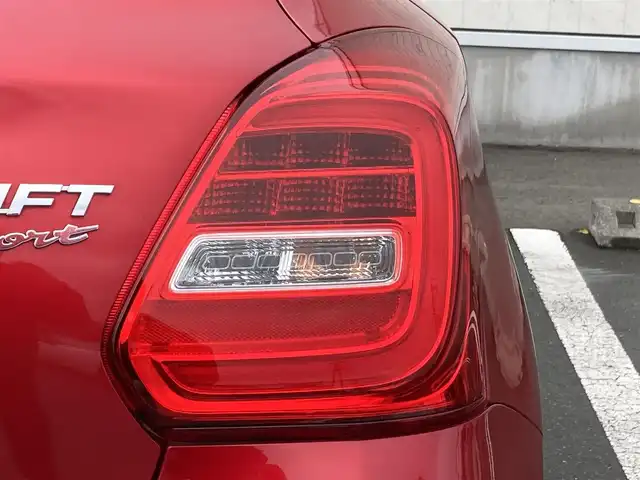 スズキ スイフト スポーツ セーフティPKG 静岡県 2017(平29)年 5.2万km バーニングレッドPM スズキセーフティサポート/純正8インチナビ(CN-RZ83)/　AM FM CD DVD Bluetooth USB SD/フルセグTV/前方ドライブレコーダー/LEDオートヘッドランプ/レーダークルーズコントロール/シートヒーター(運転席)/純正17インチアルミホイール/パドルシフト/スマートキー2本/プッシュスタート/インタークーラーターボ/ワンオーナー/ビルトインETC/アラウンドビューモニター