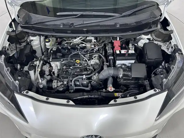 トヨタ ヤリスクロス Z 佐賀県 2020(令2)年 1.2万km ホワイトパールクリスタルシャイン 純正８インチディスプレイオーディオ/フルセグTV/Bluetooth接続/AM/FM/ドライブレコーダー/バックカメラ/追従型クルーズコントロール/衝突被害軽減システム/レーンアシスト/コーナーセンサー/シートヒーター/パワーシート/ハーフレザーシート/ブラインドスポットモニター/LEDヘッドライト/オートブレーキホールド/オートライト/オートマチックハイビーム/純正18インチアルミホイール/フロアマット