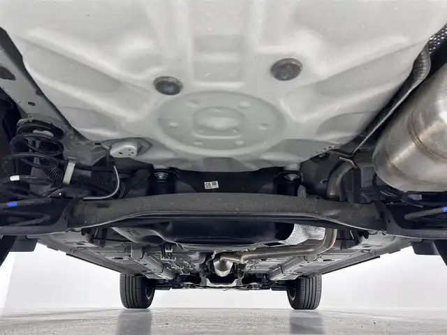 トヨタ ヤリスクロス Z 佐賀県 2020(令2)年 1.2万km ホワイトパールクリスタルシャイン 純正８インチディスプレイオーディオ/フルセグTV/Bluetooth接続/AM/FM/ドライブレコーダー/バックカメラ/追従型クルーズコントロール/衝突被害軽減システム/レーンアシスト/コーナーセンサー/シートヒーター/パワーシート/ハーフレザーシート/ブラインドスポットモニター/LEDヘッドライト/オートブレーキホールド/オートライト/オートマチックハイビーム/純正18インチアルミホイール/フロアマット