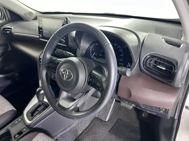 トヨタ ヤリスクロス Z 佐賀県 2020(令2)年 1.2万km ホワイトパールクリスタルシャイン 純正８インチディスプレイオーディオ/フルセグTV/Bluetooth接続/AM/FM/ドライブレコーダー/バックカメラ/追従型クルーズコントロール/衝突被害軽減システム/レーンアシスト/コーナーセンサー/シートヒーター/パワーシート/ハーフレザーシート/ブラインドスポットモニター/LEDヘッドライト/オートブレーキホールド/オートライト/オートマチックハイビーム/純正18インチアルミホイール/フロアマット