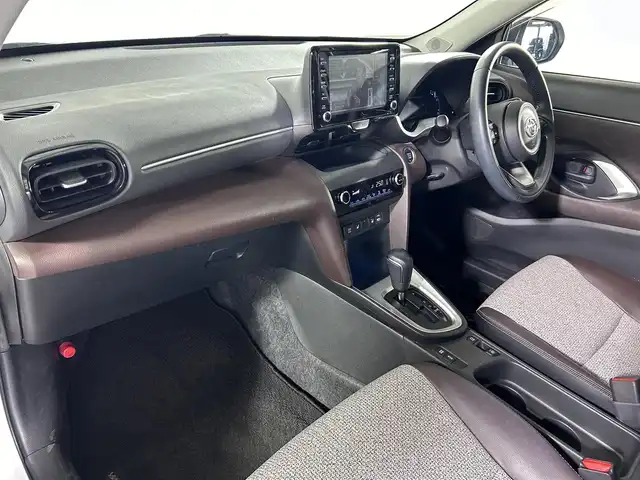 トヨタ ヤリスクロス Z 佐賀県 2020(令2)年 1.2万km ホワイトパールクリスタルシャイン 純正８インチディスプレイオーディオ/フルセグTV/Bluetooth接続/AM/FM/ドライブレコーダー/バックカメラ/追従型クルーズコントロール/衝突被害軽減システム/レーンアシスト/コーナーセンサー/シートヒーター/パワーシート/ハーフレザーシート/ブラインドスポットモニター/LEDヘッドライト/オートブレーキホールド/オートライト/オートマチックハイビーム/純正18インチアルミホイール/フロアマット